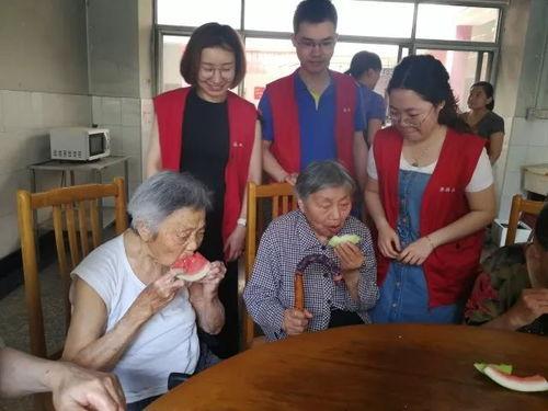 吃瓜娱乐圈爷爷奶奶,揭秘“吃瓜”爷爷奶奶的娱乐生活